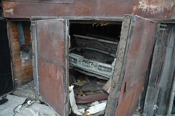 Kadykchan rusted car
